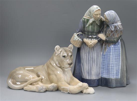 A Royal Copenhagen porcelain lion (804) and a figure group of talking ladies (1319) tallest 29cm